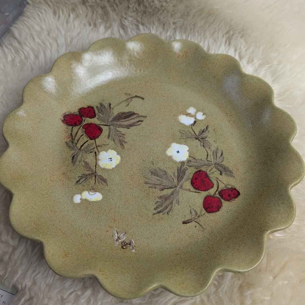 VINTAGE SCALLOPED CERAMIC PLATE HAND PAINT FLORAL/ STRAWBERRY